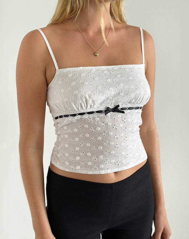 KATISA TOP BRODERIE WHITE