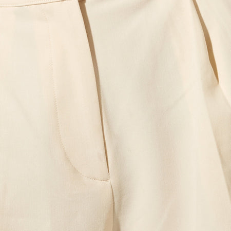 Hamo Tailored Shorts in Cream