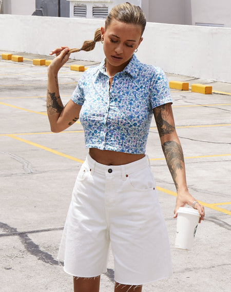 Motel X Barbara Kristoffersen Wuma Cropped Shirt in Retro Daisy Blue